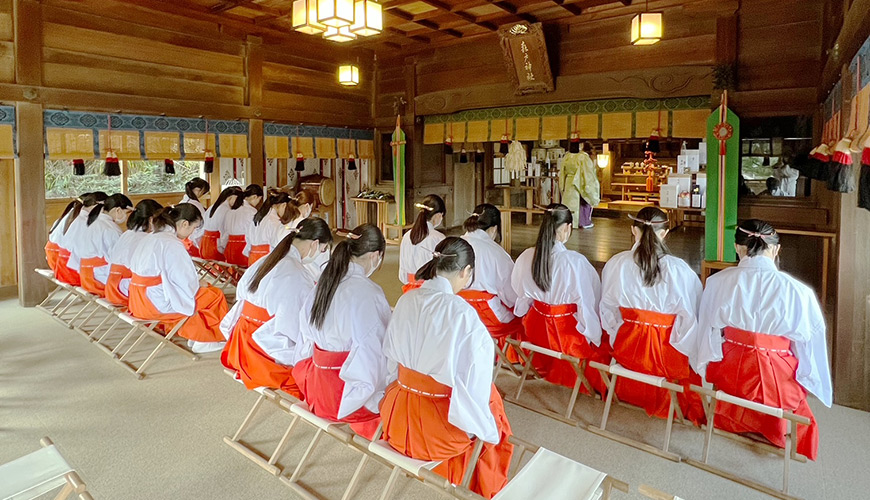 森戸大明神 巫女さん
